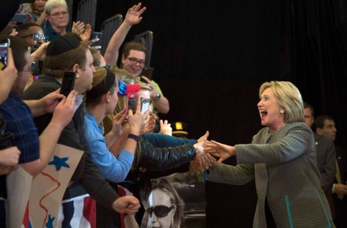 Présidentielle américaine: Hillary Clinton revendique la victoire à Iowa - ảnh 1